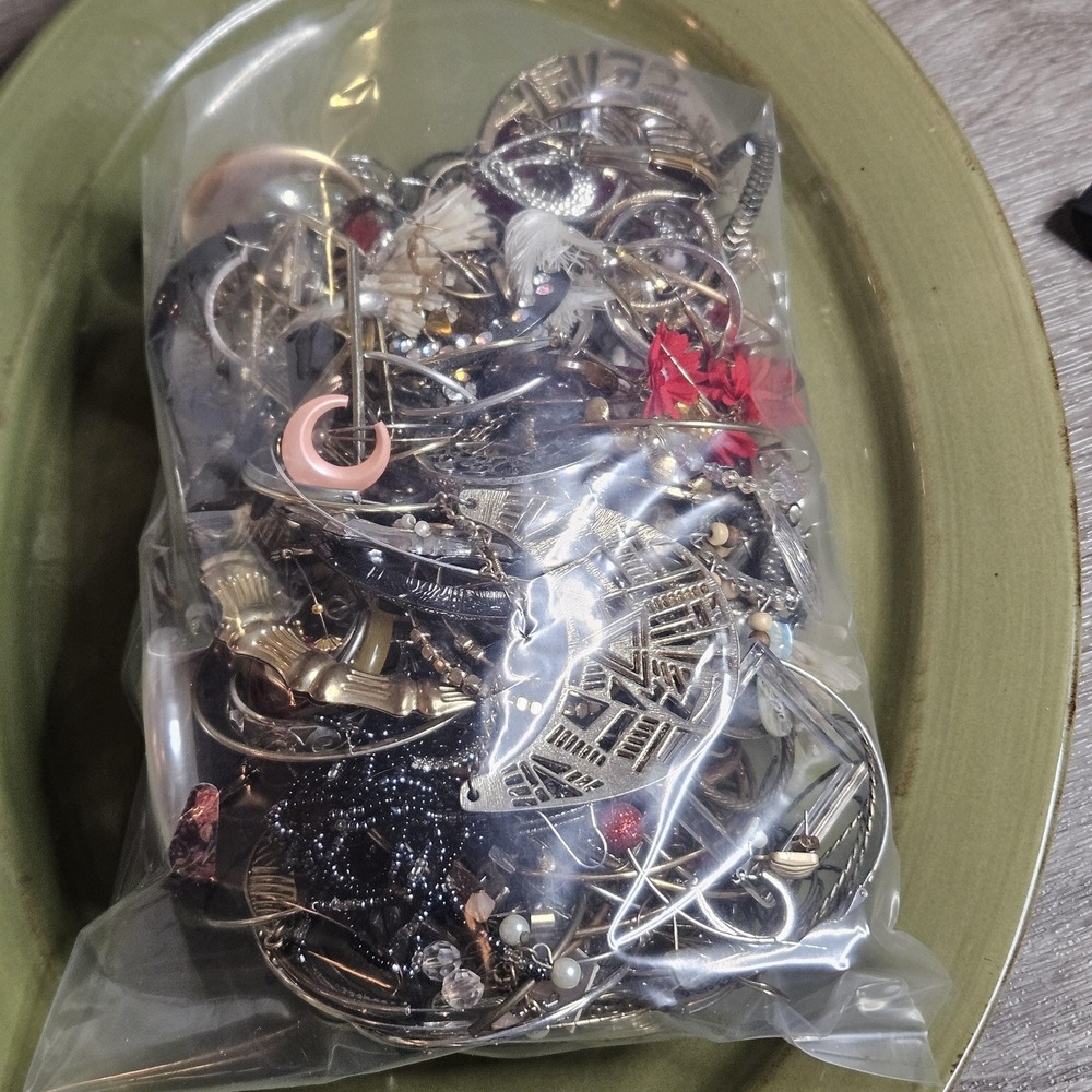 2 lbsJunk Jewelry Mystery Lot: Single Earrings Jewelry Pieces for Crafting  wear